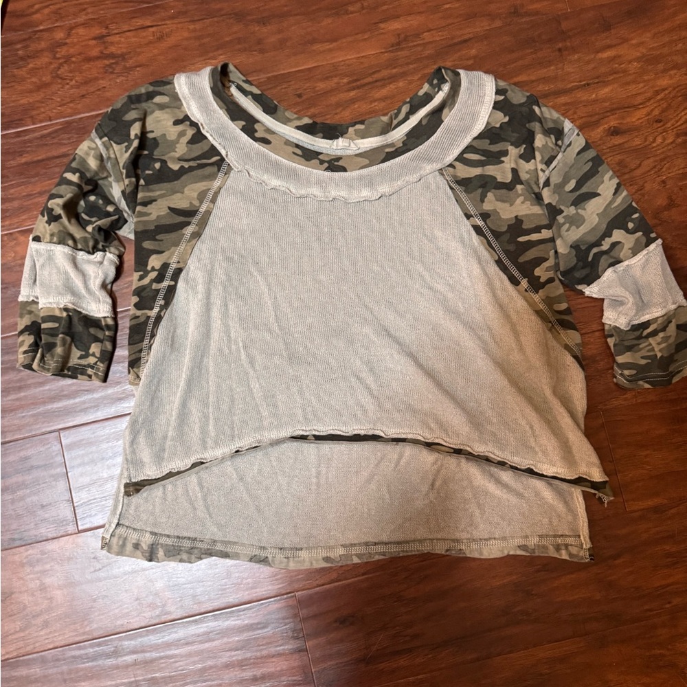 POL Womens Cropped Camo Raglan Top in Olive and Beige